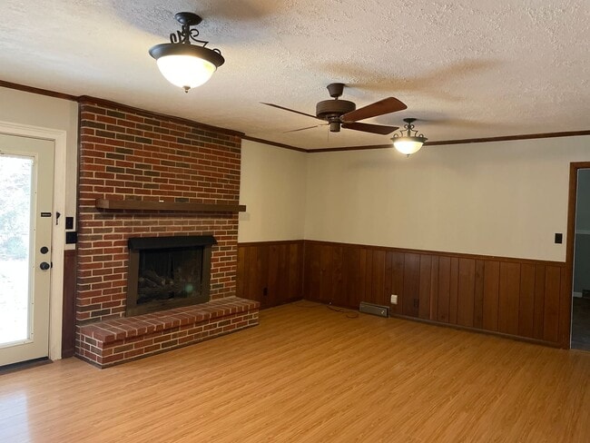 Photo - Large Family Home!!