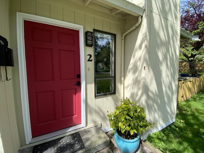 Photo - Spacious 2-Bedroom Townhome in Fairhaven with Spacious Fenced Yard Unidad #2
