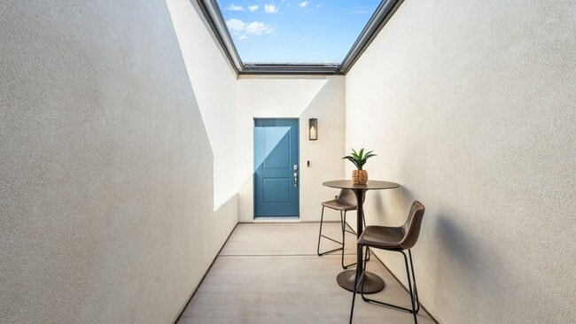 Photo - 1853 S Queens Gdn Dr