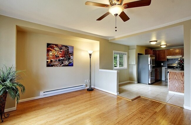 Photo - REST OF OCTOBER FREE >> Beautiful 4BR/2BA ...
