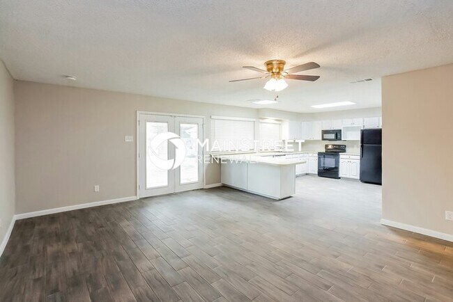 Photo - 3 Bedroom Pet-Friendly Home in MESQUITE, TX with Main Street Renewal