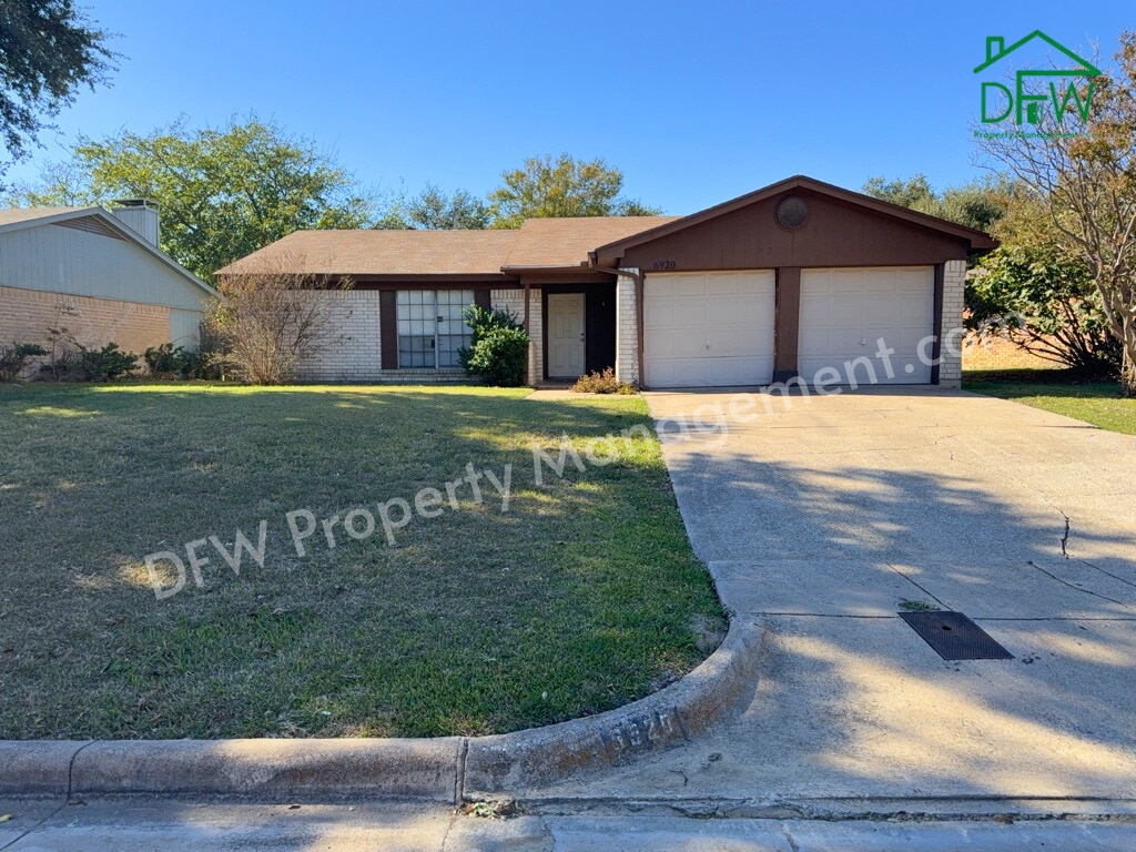 Charming 3BR Home for Lease with Spacious Backyard in Fort Worth - Charming 3BR Home for Lease with Spacious Backyard in Fort Worth