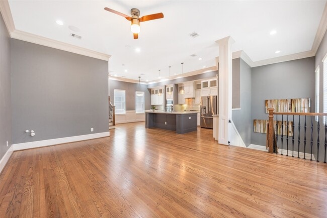 Photo - 212 W 6th St