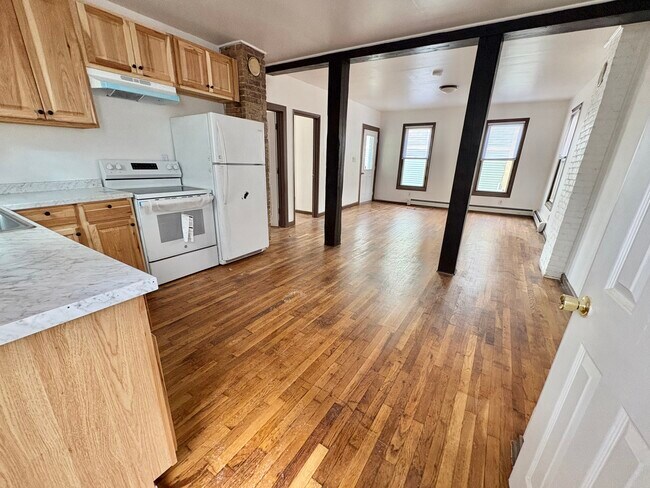 Kitchen/Living room - 178 Broad St Unit 1