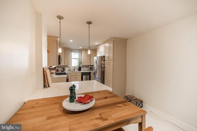 Photo - 2978 E Thompson St