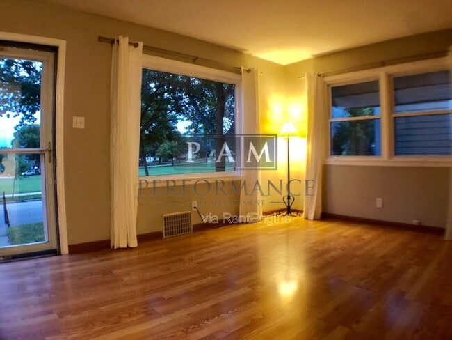 Photo - 2907 S 50th St