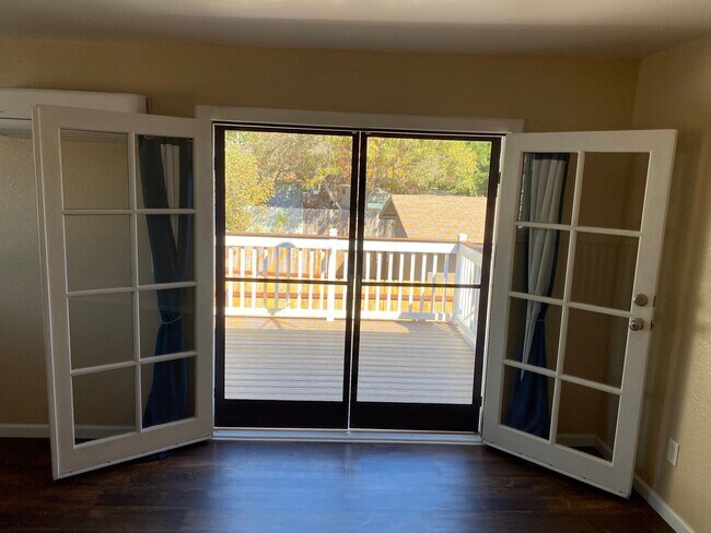 Photo - $2,500 - 2 Bed 1.5 Bath Duplex Unit in Spr...