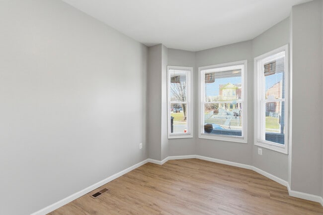 Photo - 1109 Poplar Grove St