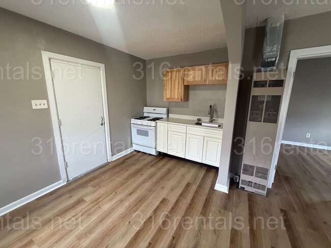 Photo - $525 - 1 bedroom / 1 bathroom - duplex Unidad 857 N Glendale Ave Apt 1