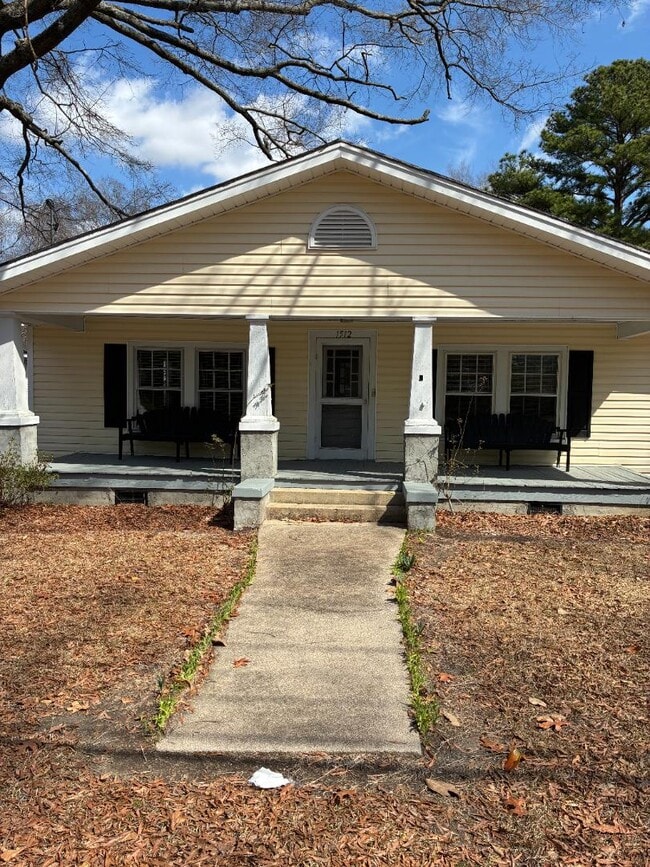 Photo - 1512 Nash St N