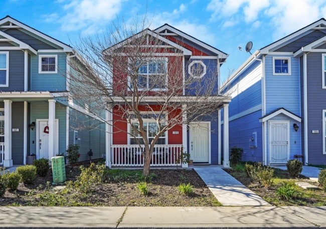 Building Photo - Modern Roseville Living – 3 Bed | 2.5 Bath |