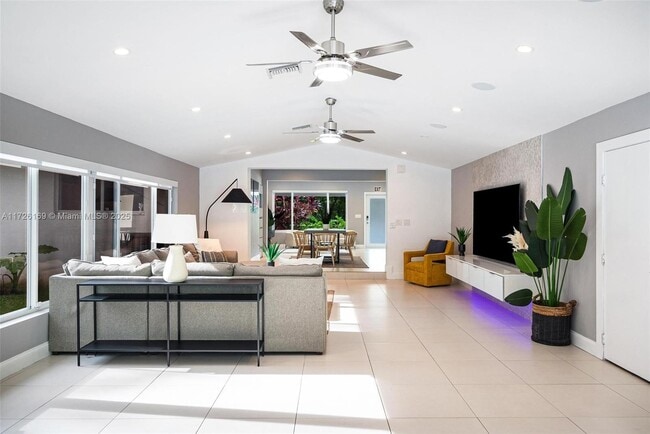 Photo - 1019 NE 115th St