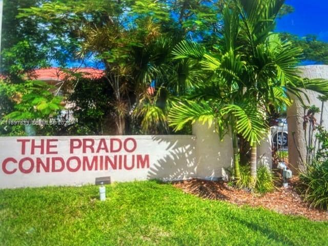 Building Photo - 10661 SW 108th Ave Unit 2E