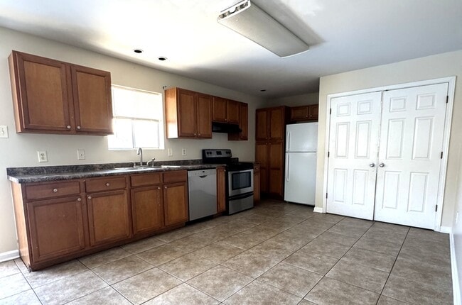 Photo - 208 W Genie St