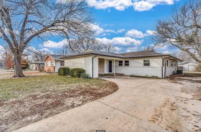 Spacious Single Family Home in South Wichita - Spacious Single Family Home in South Wichita