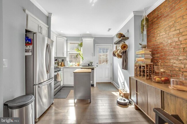 Photo - 2531 Collins St