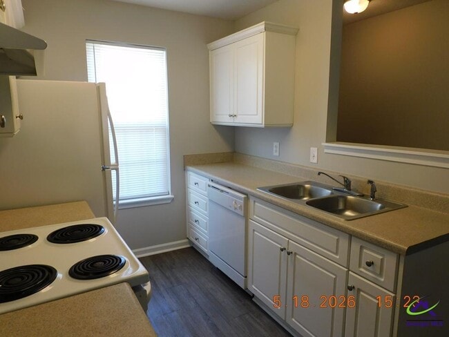 Photo - 122 Kingston Village Dr