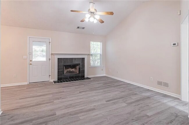 Photo - 1190 Mercury Dr SE