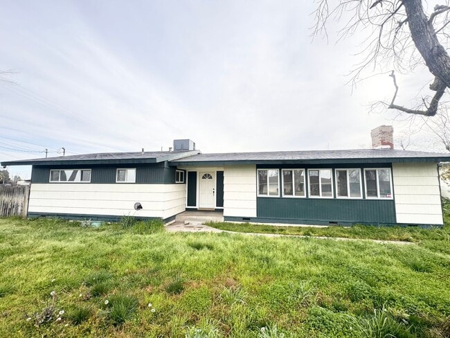 Building Photo - Available Now - Beautiful Ranch-Style Home with Pool