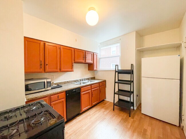 Photo - 5722 Beacon St