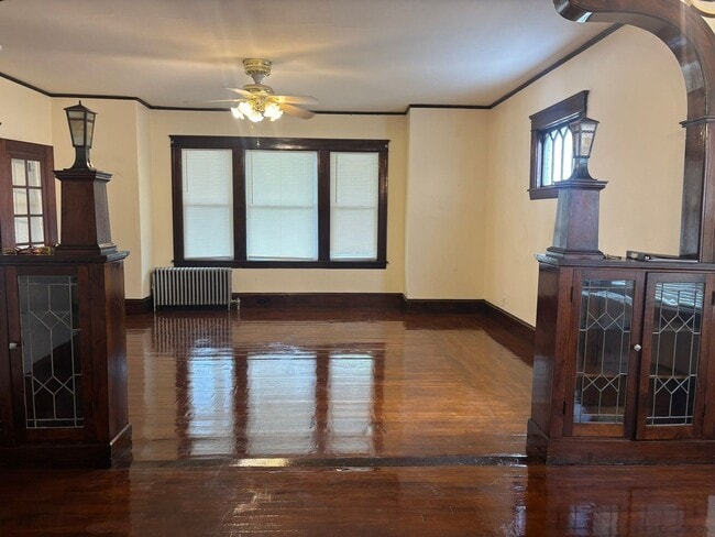 Building Photo - 17 N Woodford St Unit 1