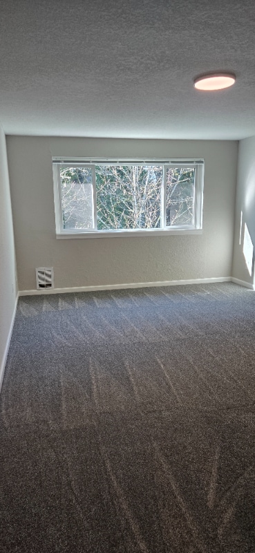 Building Photo - 1625 Kent Des Moines Rd