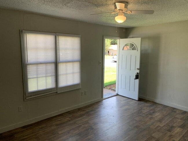 Photo - 1610 SE 62nd St