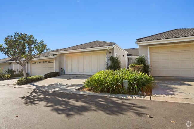 Building Photo - Beautiful Two-Story Condo with Ocean Views