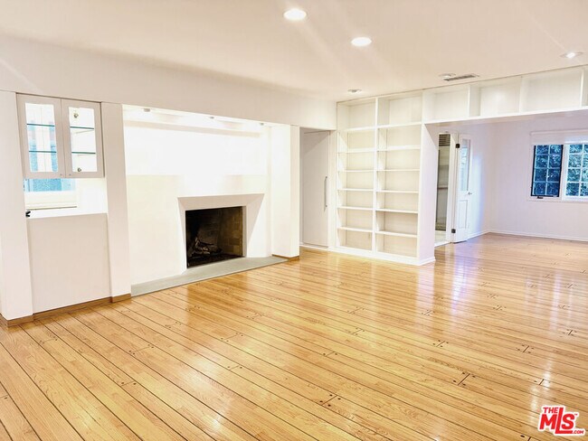 Photo - 4031 Hollyline Ave