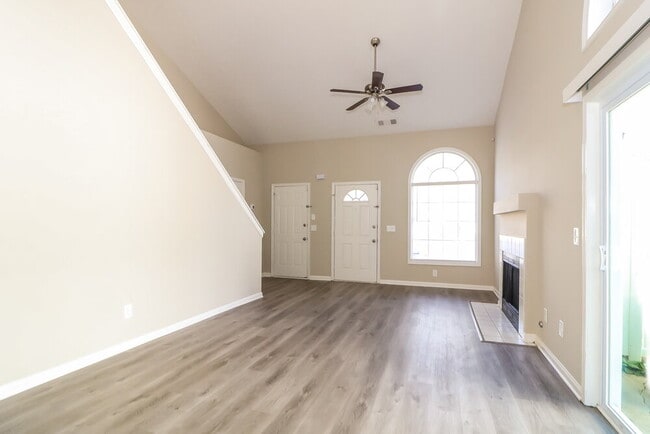 Photo - 615 Chantress Ct