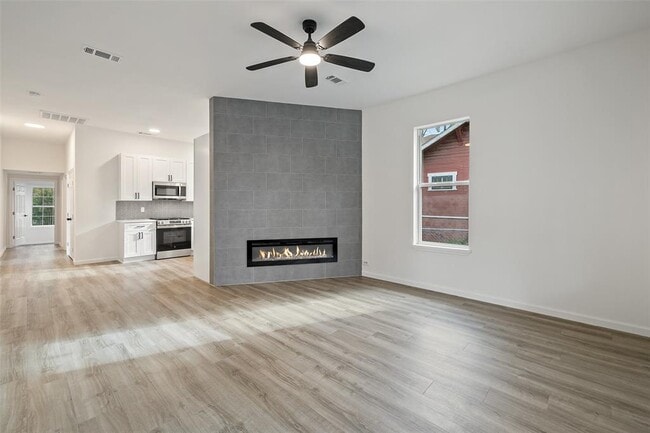 Photo - 707 W 7th St