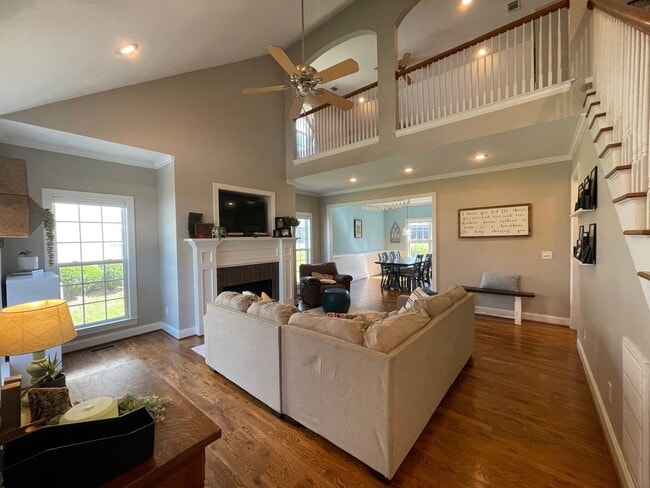 Photo - Charming 4 bedroom/2.5 bathroom in Tudor Branch!