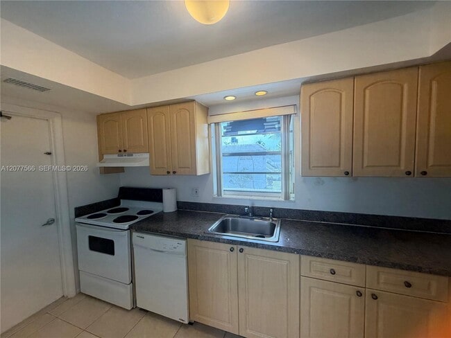 7590 SW 82nd St Unit F221