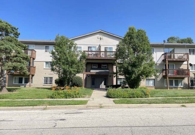 Building Photo - 555 Deepwoods Dr Unit 2E