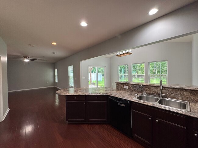 Photo - 624 Leonard Ln