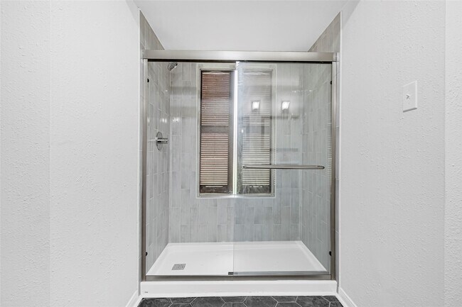 Photo - 2803 Camelot Ln