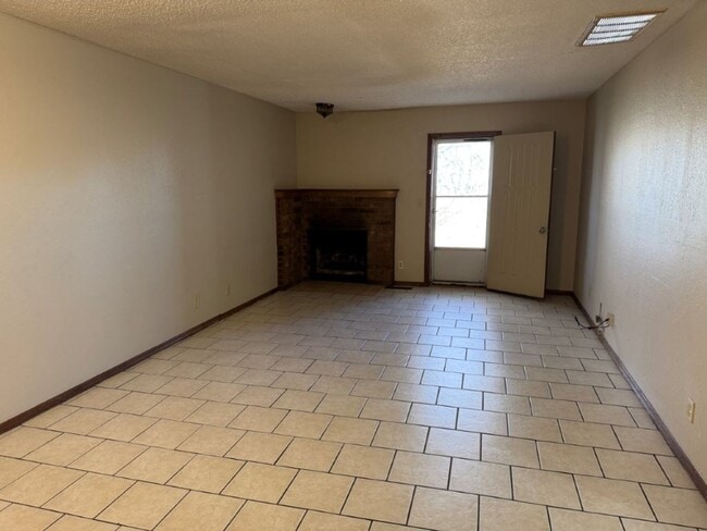 Photo - 3 bed, 2 bath and a 2 car garage duplex for rent in Moore near 12th Street and I-35!