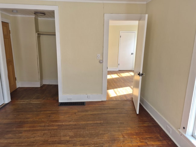 Photo - 15 Hubbard St Unidad Upstairs front