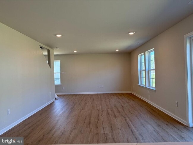 Photo - 123 Malibu Dr