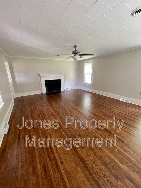 Photo - 1419 N Main St