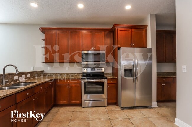 7232 Bridgeview Dr