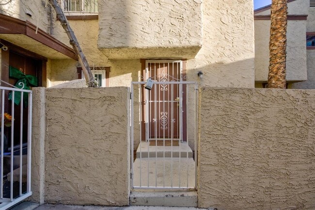 Photo - 2 bedroom, 2 bath town house minutes from the Strip