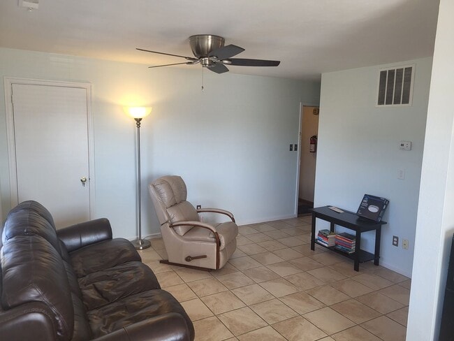 Photo - SHORE ACRES CONDO: Long-term or Short-term rental Unidad 200