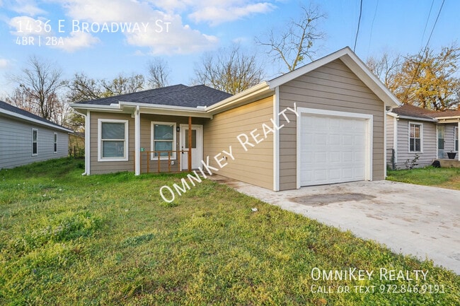 Photo - 1436 E Broadway St House