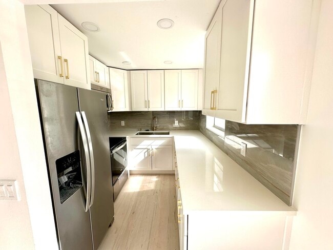 Building Photo - 121 Sheffield F