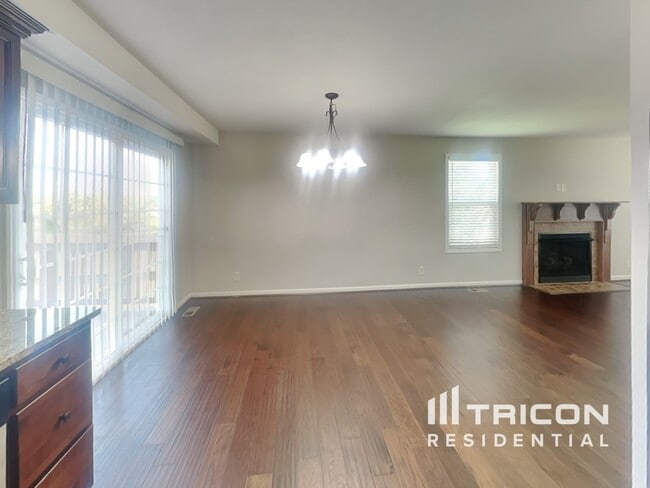 Photo - 1073 Castlerock Dr