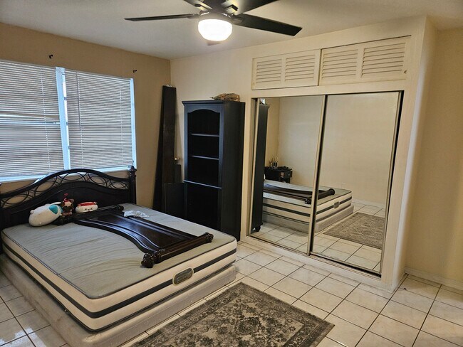 1566 NE 45th St Unidad D