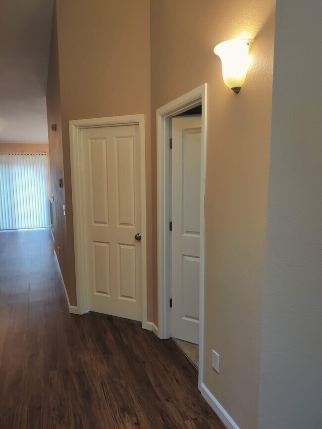 Photo - 4320 Roxanna Loop SE