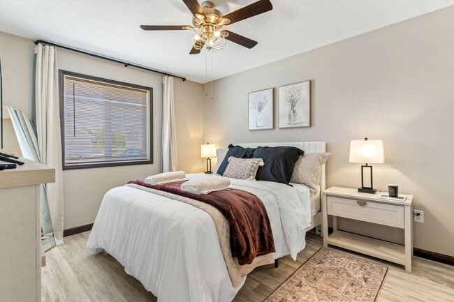Building Photo - 2860 Unit 205
