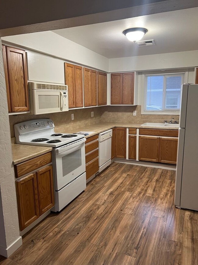 3BED 2.5BATH HOME NEAR DOWNTOWN - 3BED 2.5BATH HOME NEAR DOWNTOWN